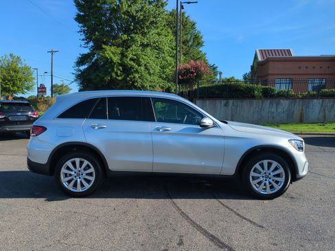Used 2020 Mercedes-Benz GLC 300 4MATIC image 2