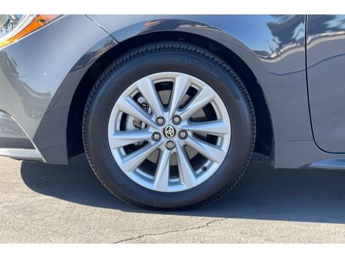 Used 2025 Toyota Corolla LE image 38