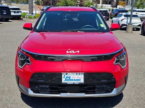 Certified 2024 Kia Niro Wind FWD image 2