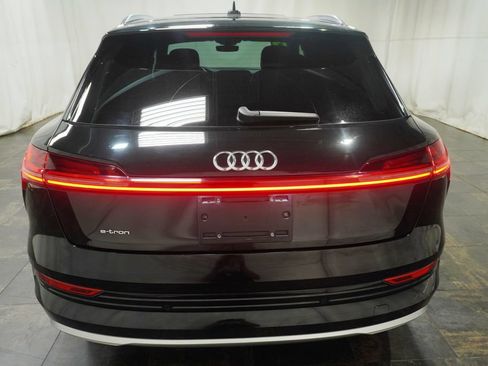 Used 2019 Audi e-tron Prestige w/ Prestige Package AWD/4WD image 5