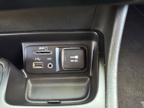 Used 2015 Jeep Cherokee Latitude AWD/4WD image 18