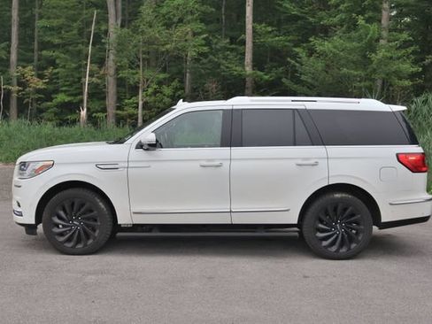 Used 2021 Lincoln Navigator Reserve AWD/4WD image 4
