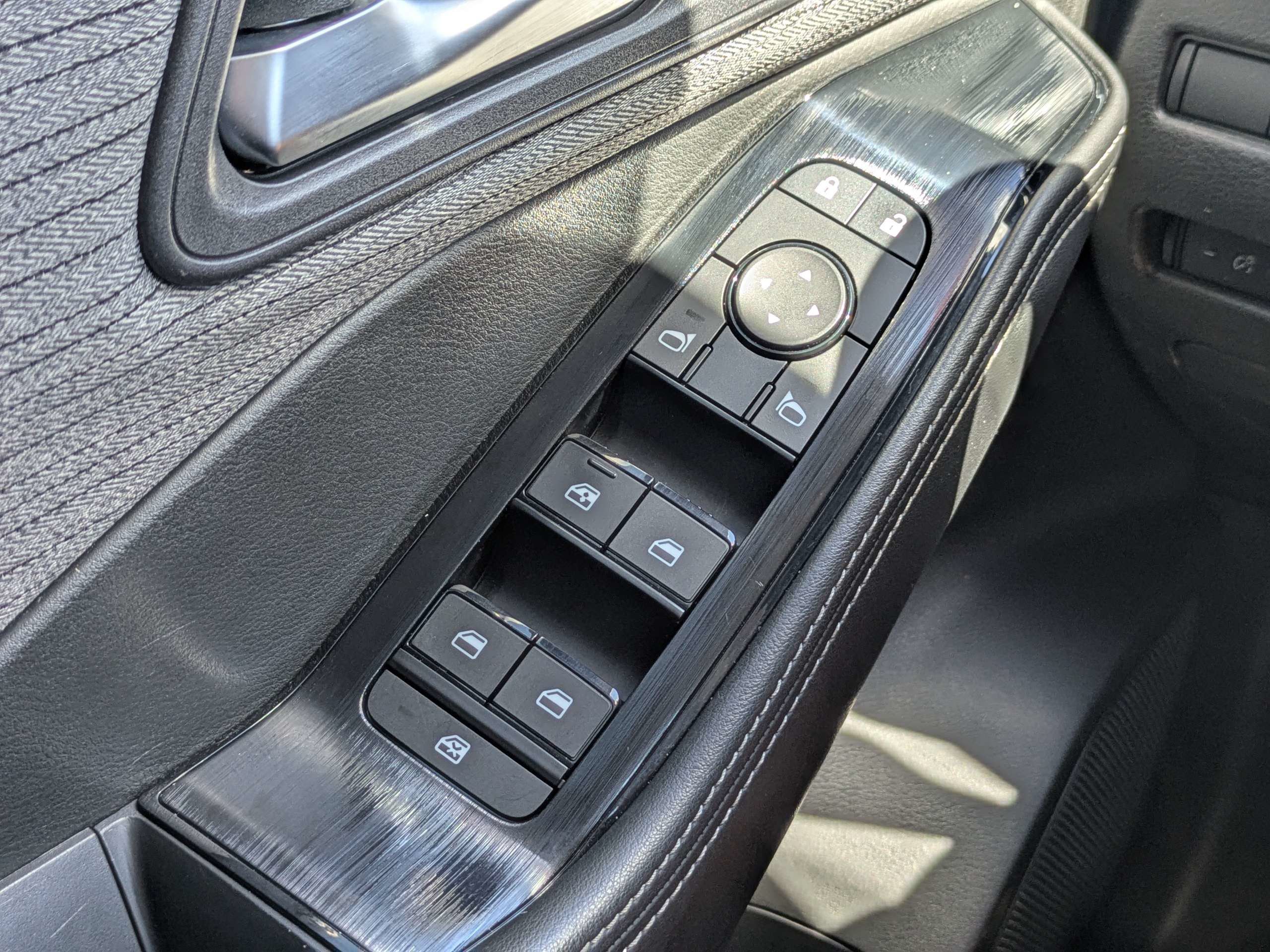 Certified 2023 Nissan Rogue SV FWD image 24