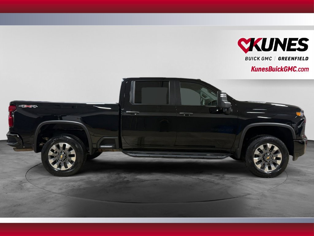 Used 2022 Chevrolet Silverado 2500 Custom w/ Custom Convenience Package AWD/4WD image 9