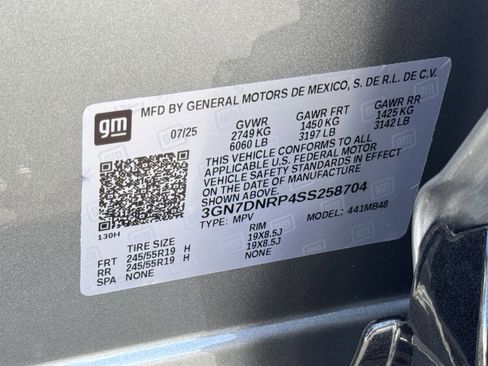 Used 2025 Chevrolet Equinox EV LT FWD image 38