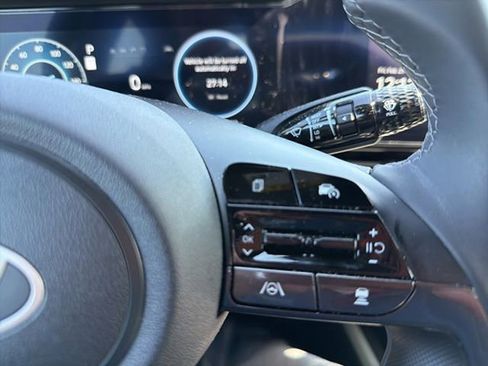 Certified 2025 Hyundai Elantra Limited image 20