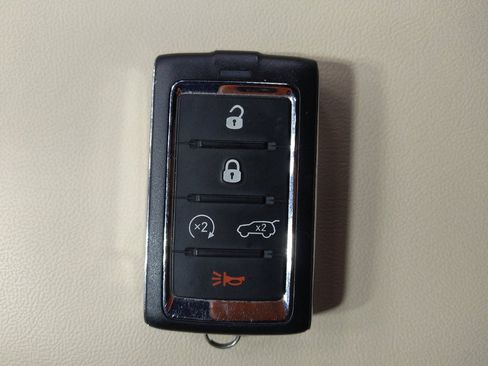 Used 2023 Jeep Grand Cherokee Limited AWD/4WD image 32