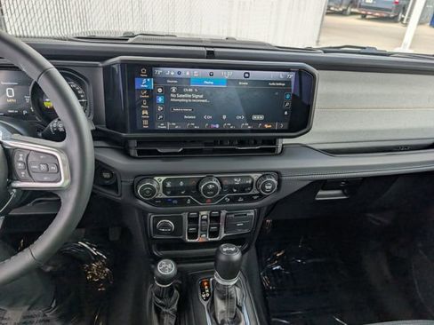 Used 2025 Jeep Wrangler Unlimited Sahara w/ Safety Group AWD/4WD image 18