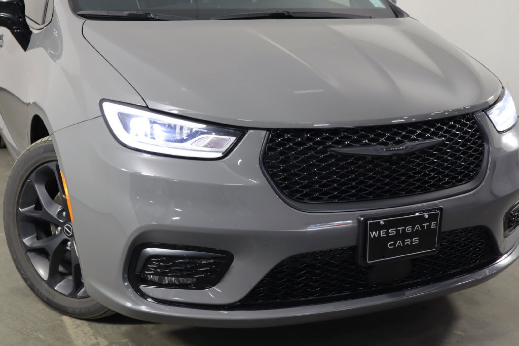 Used 2025 Chrysler Pacifica Limited FWD image 48