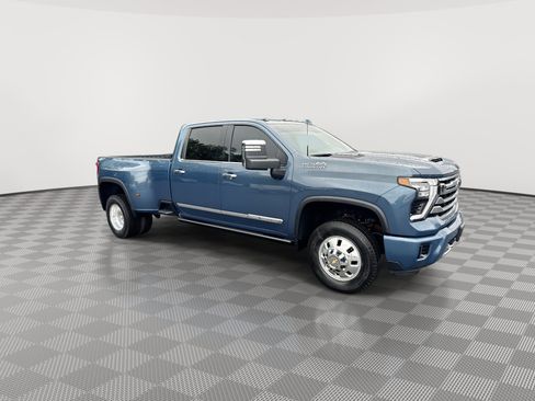 Certified 2025 Chevrolet Silverado 3500 High Country w/ Technology Package AWD/4WD image 2