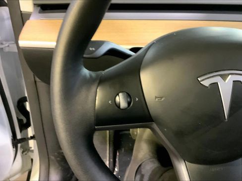 Used 2023 Tesla Model Y AWD image 23