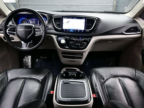 Used 2022 Chrysler Pacifica Touring-L AWD/4WD image 21