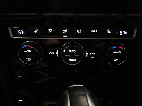 Used 2019 Volkswagen Golf R 4-Door image 29