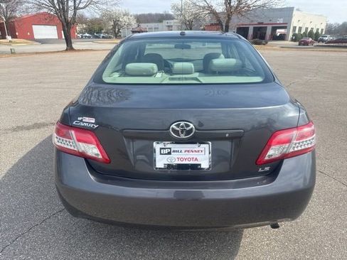 Used 2010 Toyota Camry LE image 4
