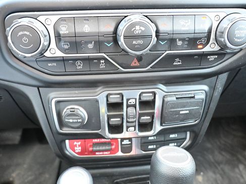 Used 2022 Jeep Gladiator Mojave w/ Cold Weather Group AWD/4WD image 15