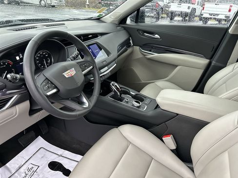 Used 2022 Cadillac XT4 Luxury w/ Cold Weather Package image 24
