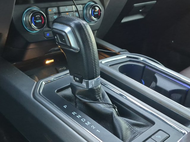 Used 2015 Ford F150 Platinum w/ Equipment Group 701A Luxury AWD/4WD image 10