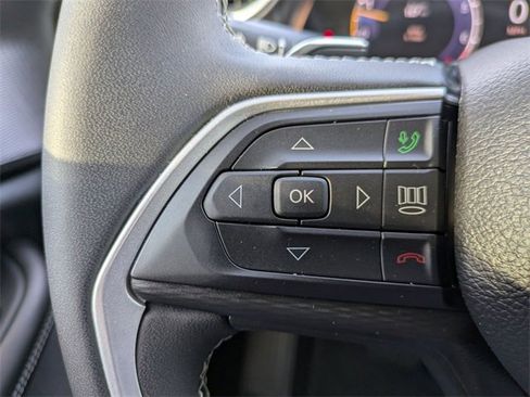 Used 2023 Jeep Grand Cherokee Laredo image 15