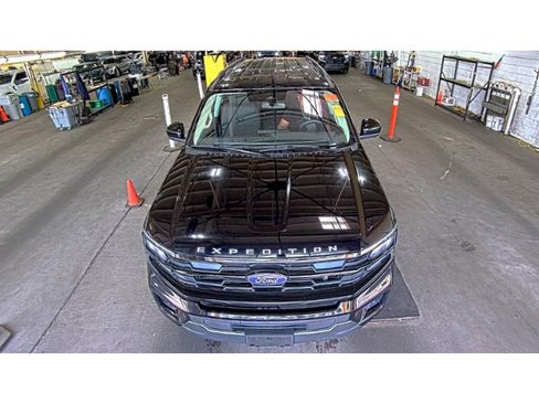 Used 2025 Ford Expedition Max Active AWD/4WD image 3
