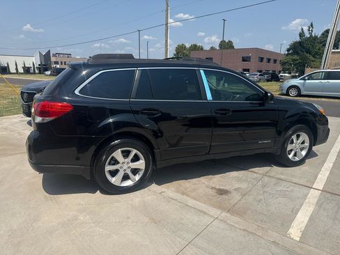 Used 2013 Subaru Outback 3.6R Limited w/ Moonroof Pkg AWD/4WD image 9