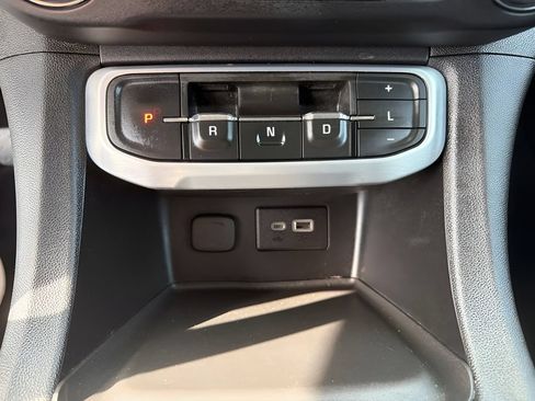 Used 2020 GMC Acadia SLT FWD image 23