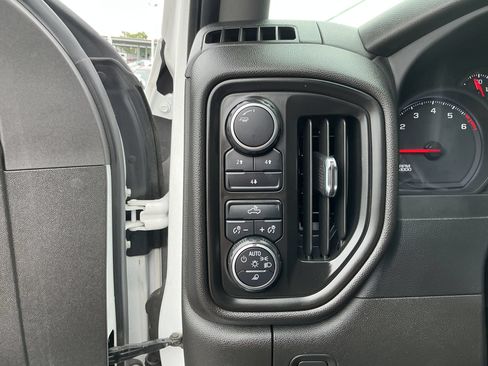 Used 2022 Chevrolet Silverado 2500 Custom w/ Custom Value Package AWD/4WD image 16