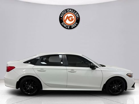 Used 2023 Honda Civic Sport image 8