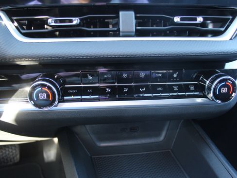 New 2026 Chevrolet Equinox LT image 37