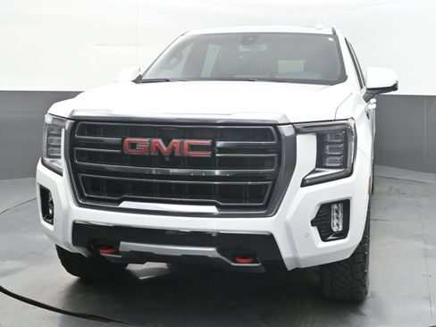 Used 2021 GMC Yukon XL AT4 w/ AT4 Premium Plus Package AWD/4WD image 4