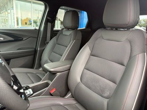 Used 2023 Chevrolet TrailBlazer RS w/ Convenience Package AWD/4WD image 9