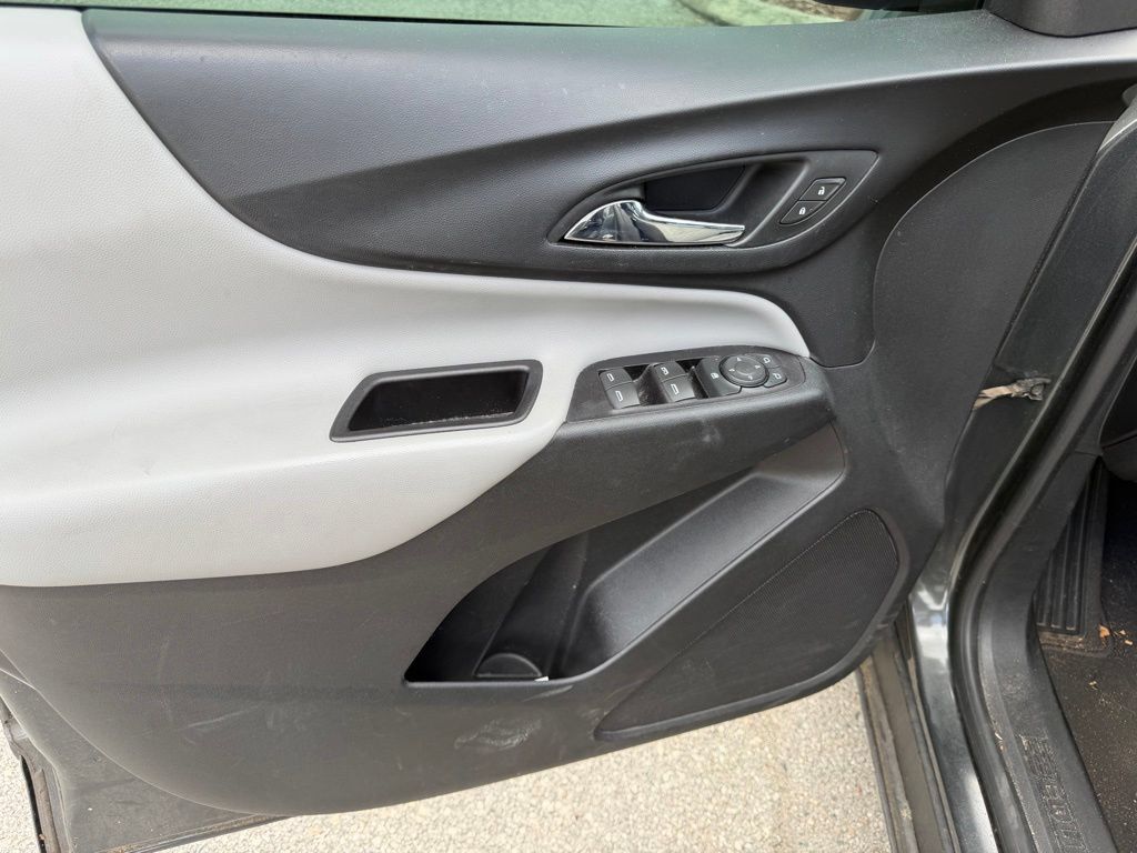 Used 2018 Chevrolet Equinox LS FWD image 22