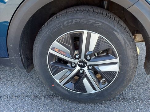 Certified 2022 Kia Niro LXS image 13