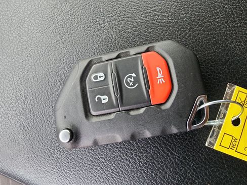 Used 2023 Jeep Gladiator Mojave w/ Cold Weather Group AWD/4WD image 21