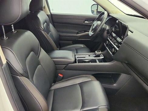 Used 2024 Nissan Pathfinder SL w/ SL Premium Package FWD image 23
