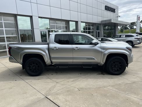 Certified 2024 Toyota Tacoma TRD Sport AWD/4WD image 10