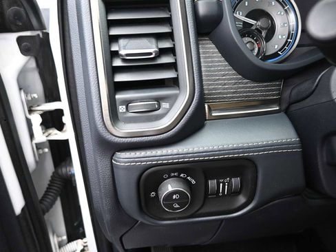 Used 2020 RAM 2500 Limited AWD/4WD image 18
