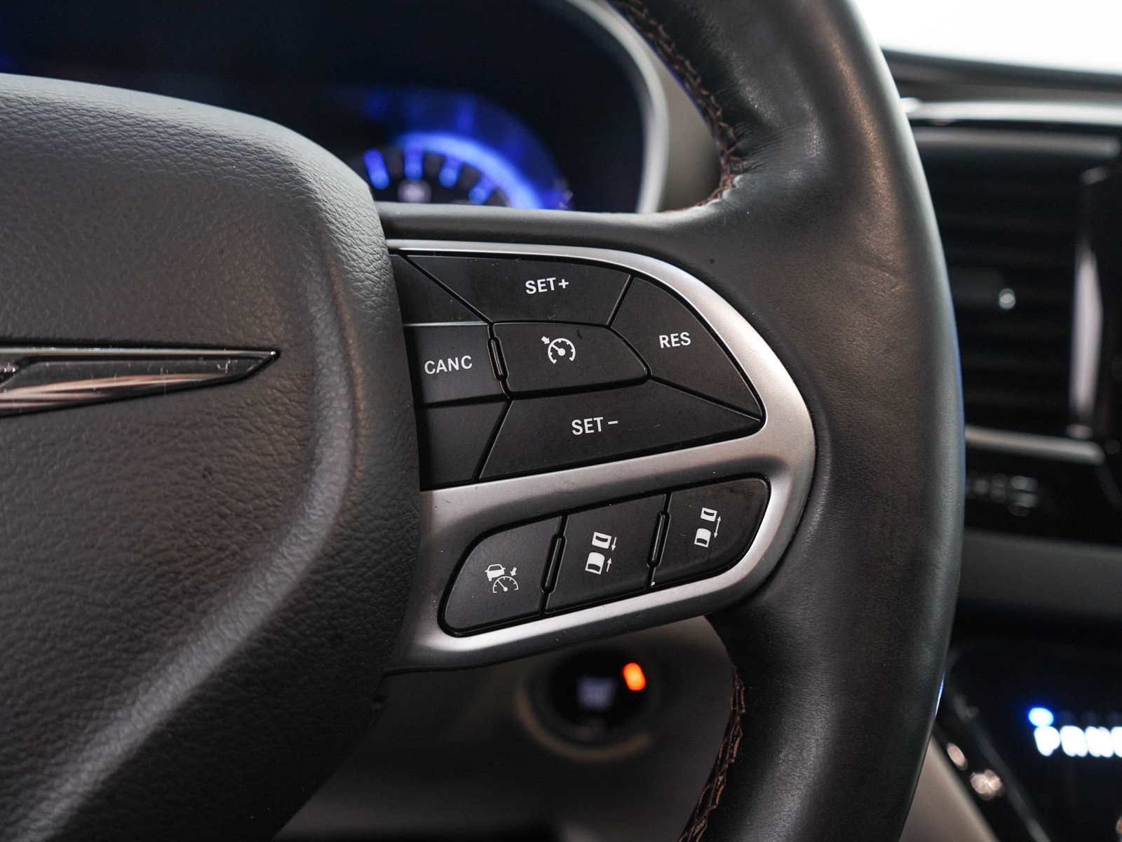 Used 2017 Chrysler Pacifica Touring-L Plus w/ Advanced Safetytec Group FWD image 28