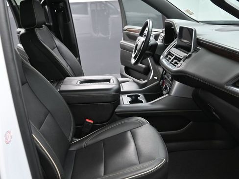 Used 2023 Chevrolet Suburban Premier image 18