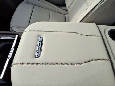 New 2026 GMC Yukon XL Denali w/ Denali Reserve Package image 17