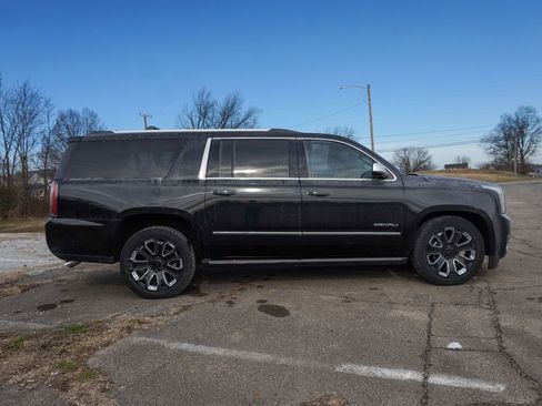 Used 2019 GMC Yukon XL Denali w/ Denali Ultimate Package image 3