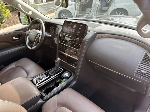 Used 2024 INFINITI QX80 Premium Select image 18