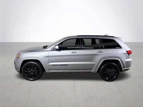 Used 2017 Jeep Grand Cherokee Altitude w/ Quick Order Package 23Z AWD/4WD image 9