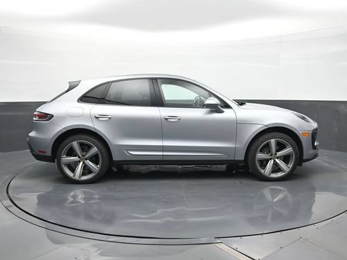 Certified 2025 Porsche Macan AWD/4WD image 24