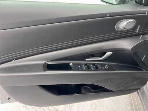 Used 2025 Hyundai Elantra SEL image 24