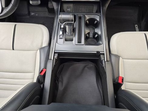 Used 2023 Ford F150 Lightning Platinum image 41