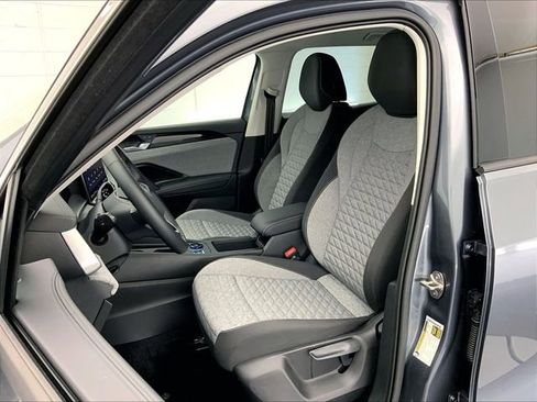 Certified 2025 Volkswagen Tiguan S w/ 18" Wheel Package AWD/4WD image 5