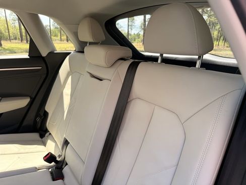 Used 2024 Audi Q3 2.0T Premium image 31