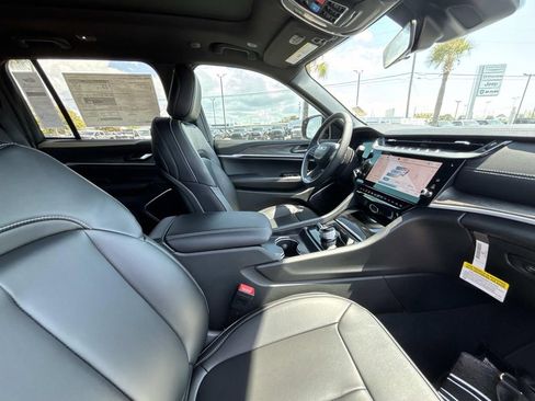 New 2026 Jeep Grand Cherokee Limited image 16