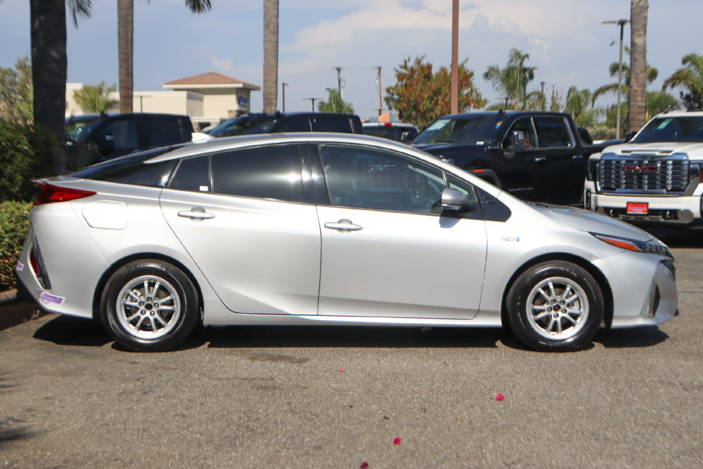 Used 2018 Toyota Prius Prime Premium w/ Carpet Mat Package FWD image 10