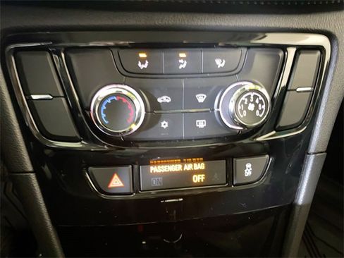 Used 2022 Buick Encore Preferred w/ Safety Package image 40